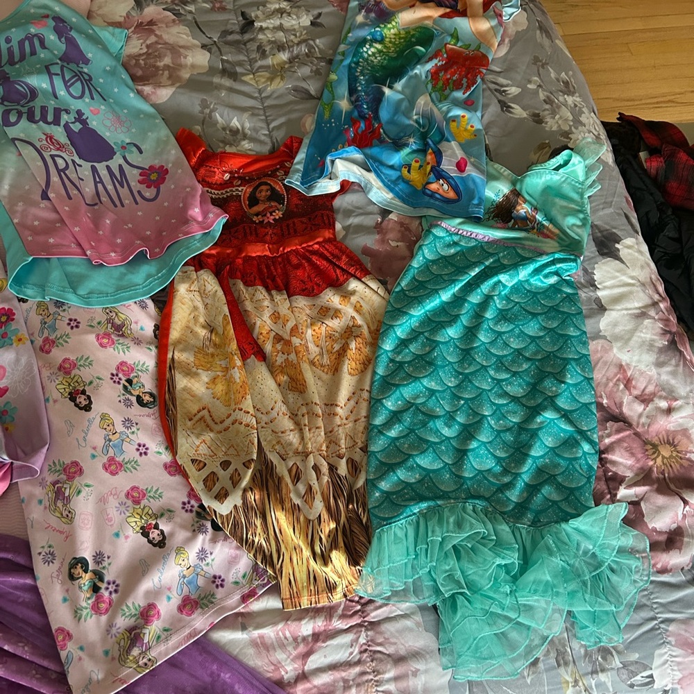 7 Disney Princess nightgowns - Picture 4 of 4